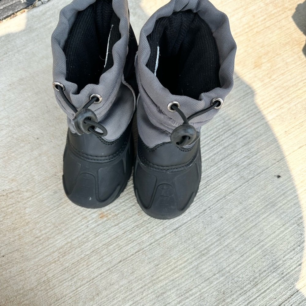 Boots toddler size 10. Gently used